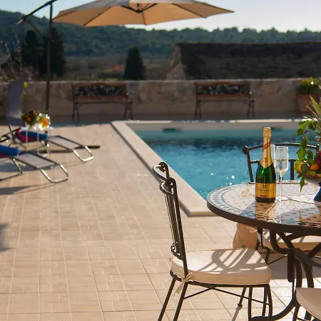 Modern In Grohote With Pool * Donje Selo na Šolti