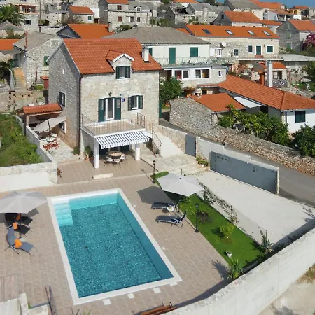 Villa Modern In Grohote With Pool Donje Selo na Šolti