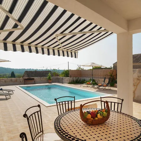 Modern In Grohote With Pool Donje Selo na Šolti